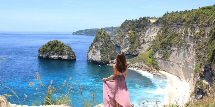 Nusa Penida Instagram Tour – Cliff Views & Hidden Beaches Nusa Penida Instagram Tour: The Most Famous Spots